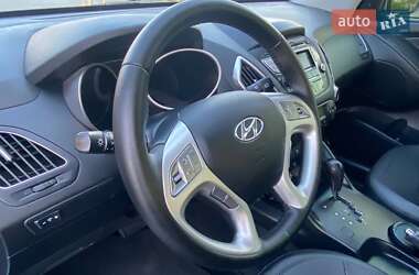 Внедорожник / Кроссовер Hyundai ix35 2012 в 