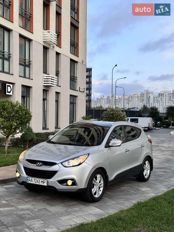 Внедорожник / Кроссовер Hyundai ix35 2010 в 