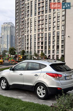 Внедорожник / Кроссовер Hyundai ix35 2010 в 