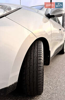 Внедорожник / Кроссовер Hyundai ix35 2010 в 