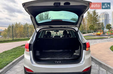Внедорожник / Кроссовер Hyundai ix35 2010 в 