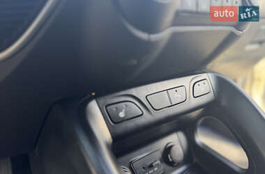 Внедорожник / Кроссовер Hyundai ix35 2012 в 