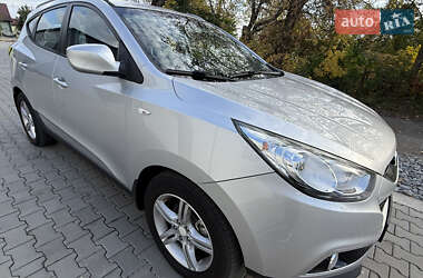 Внедорожник / Кроссовер Hyundai ix35 2010 в 