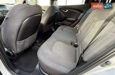 Внедорожник / Кроссовер Hyundai ix35 2010 в 