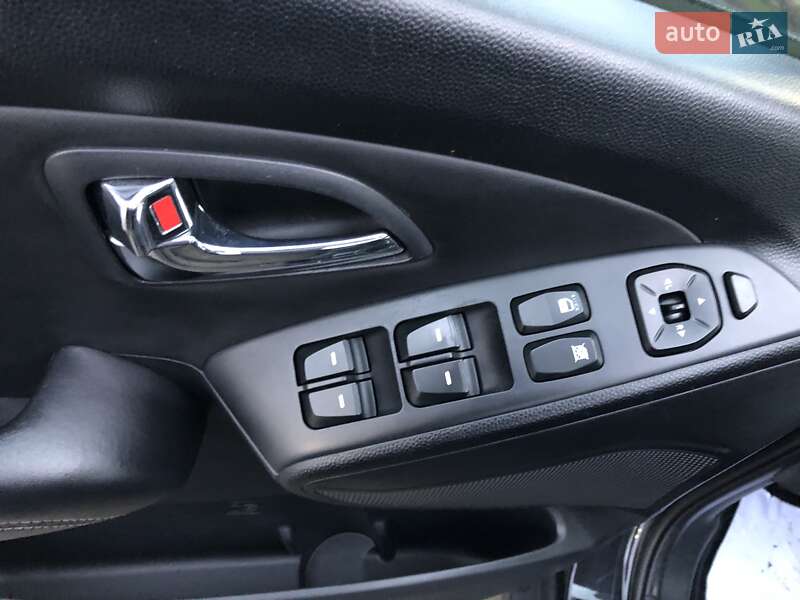 Внедорожник / Кроссовер Hyundai ix35 2011 в Луцке