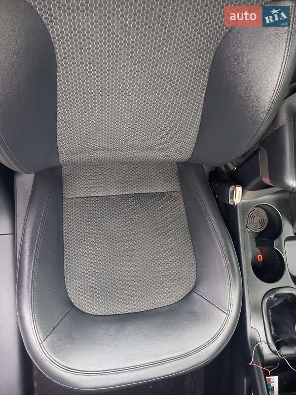 Внедорожник / Кроссовер Hyundai ix35 2010 в Конотопе