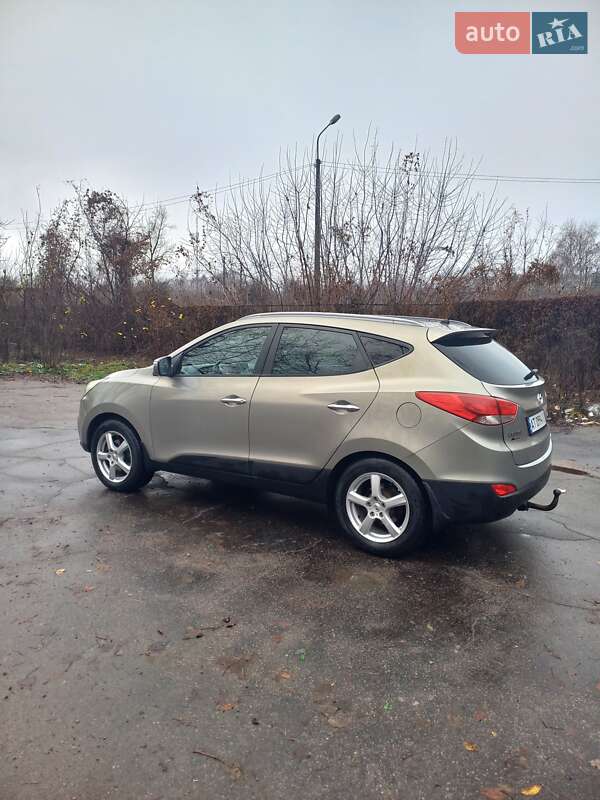 Внедорожник / Кроссовер Hyundai ix35 2010 в Конотопе