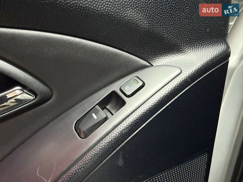 Внедорожник / Кроссовер Hyundai ix35 2010 в Киеве