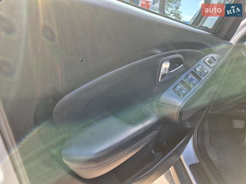 Внедорожник / Кроссовер Hyundai ix35 2010 в Полтаве