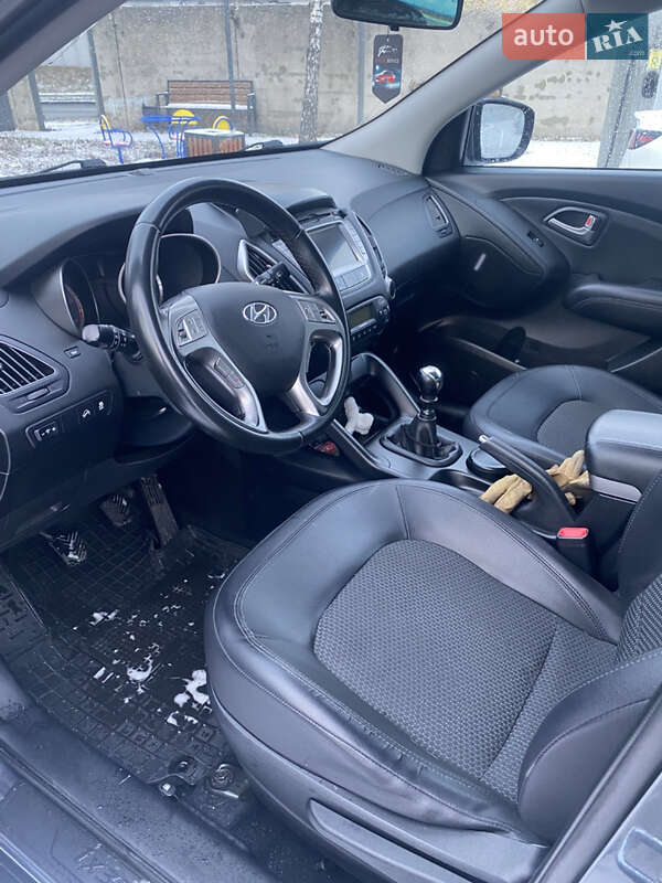 Внедорожник / Кроссовер Hyundai ix35 2011 в Чернигове