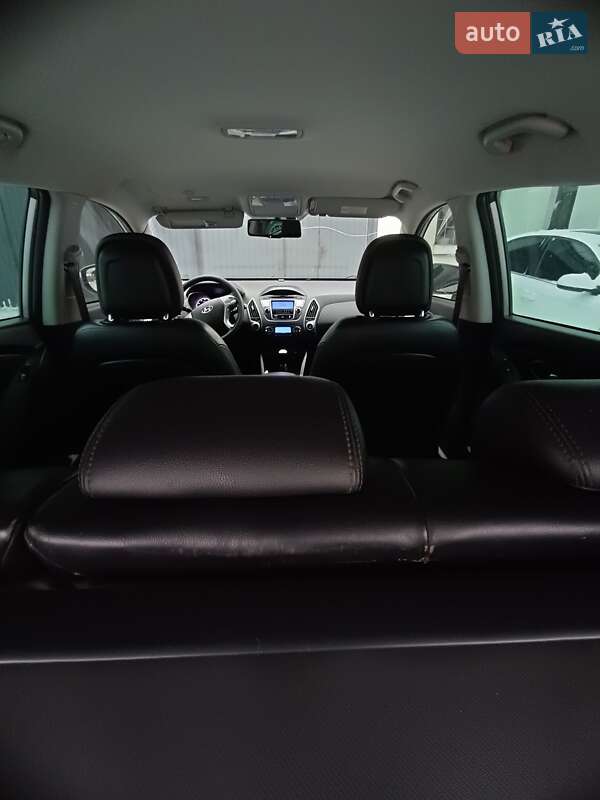 Внедорожник / Кроссовер Hyundai ix35 2010 в Чернигове