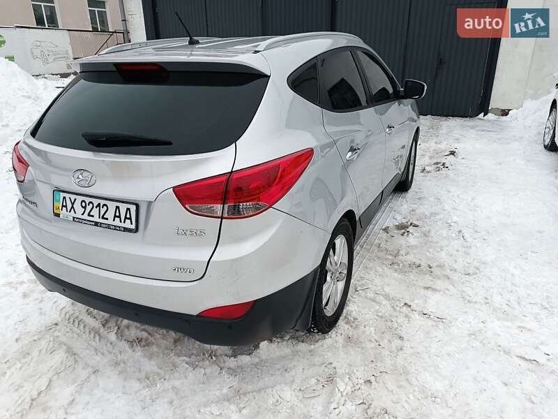 Внедорожник / Кроссовер Hyundai ix35 2010 в Чернигове