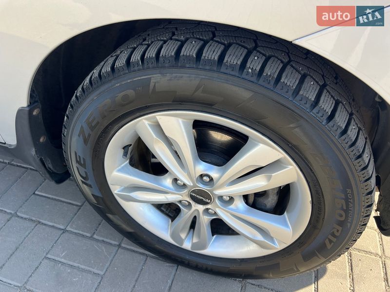 Внедорожник / Кроссовер Hyundai ix35 2010 в Киеве