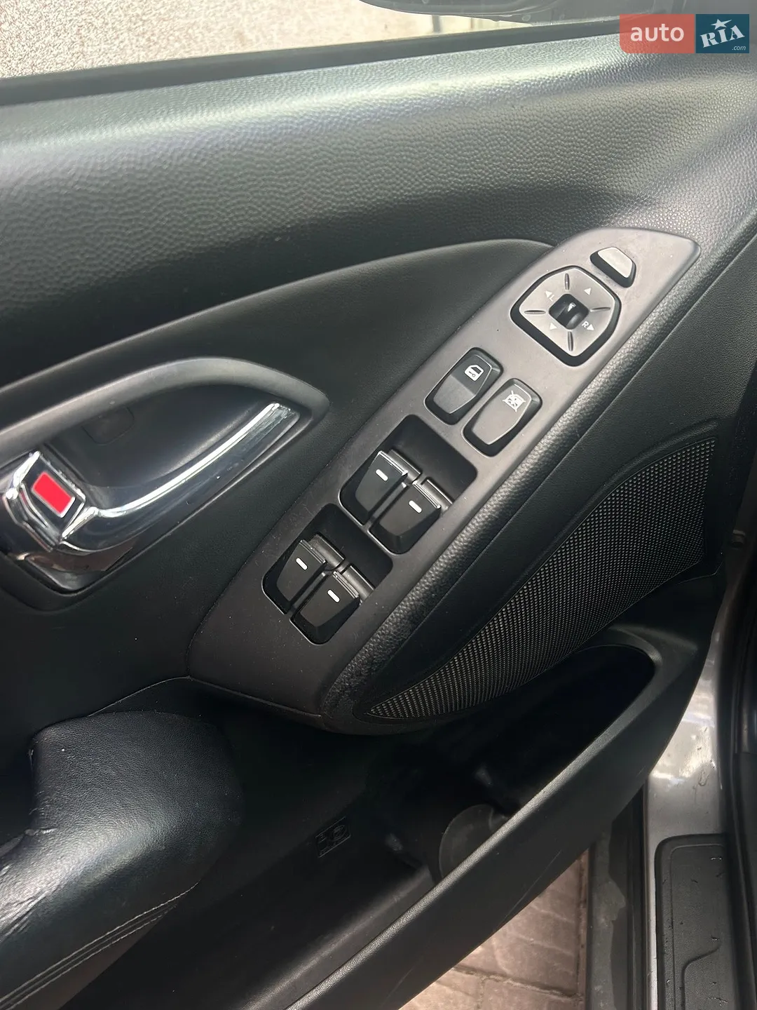 Hyundai ix35 2012 VIN TMAJU81VDCJ215684 фото оголошення 27 з 29