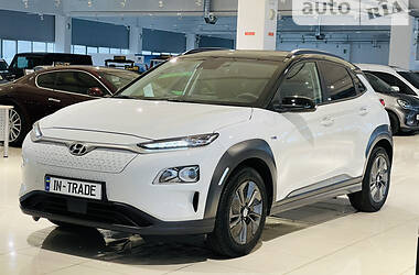 Хэтчбек Hyundai Kona Electric 2021 в Киеве