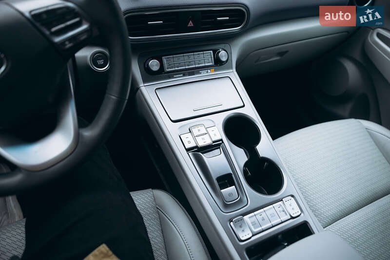 Позашляховик / Кросовер Hyundai Kona Electric 2021 в Золочеві