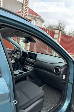 Внедорожник / Кроссовер Hyundai Kona Electric 2020 в 