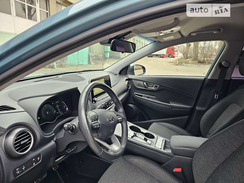 Внедорожник / Кроссовер Hyundai Kona Electric 2020 в 