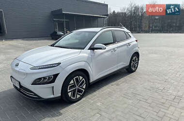 Позашляховик / Кросовер Hyundai Kona Electric 2021 в 