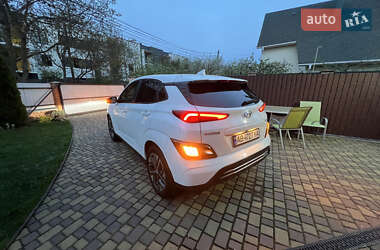 Позашляховик / Кросовер Hyundai Kona Electric 2021 в 
