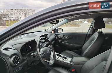 Позашляховик / Кросовер Hyundai Kona Electric 2018 в 