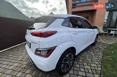 Позашляховик / Кросовер Hyundai Kona Electric 2021 в 