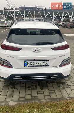 Внедорожник / Кроссовер Hyundai Kona Electric 2021 в 