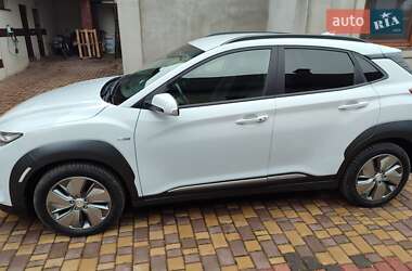 Внедорожник / Кроссовер Hyundai Kona Electric 2020 в 