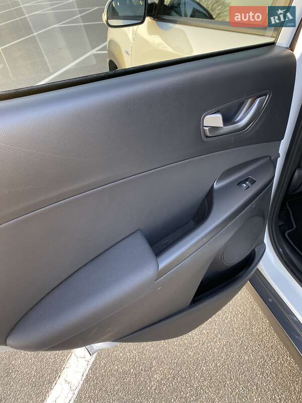 Внедорожник / Кроссовер Hyundai Kona Electric 2019 в Киеве