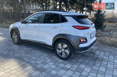 Внедорожник / Кроссовер Hyundai Kona Electric 2019 в 