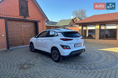 Позашляховик / Кросовер Hyundai Kona Electric 2021 в 