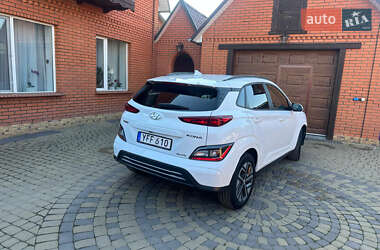 Позашляховик / Кросовер Hyundai Kona Electric 2021 в 