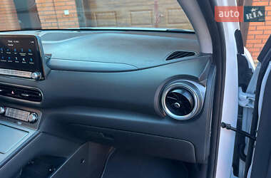 Позашляховик / Кросовер Hyundai Kona Electric 2021 в 