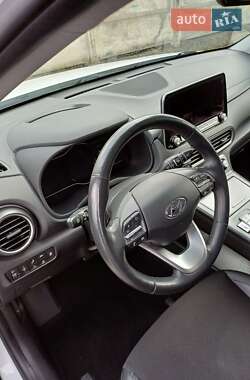 Внедорожник / Кроссовер Hyundai Kona Electric 2020 в 