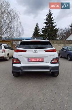 Внедорожник / Кроссовер Hyundai Kona Electric 2020 в 