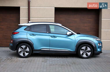 Внедорожник / Кроссовер Hyundai Kona Electric 2020 в 