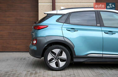 Внедорожник / Кроссовер Hyundai Kona Electric 2020 в 