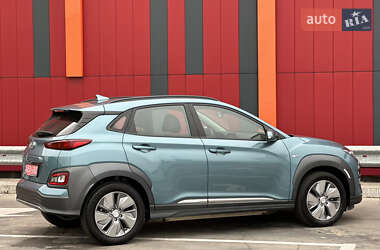 Внедорожник / Кроссовер Hyundai Kona Electric 2021 в 