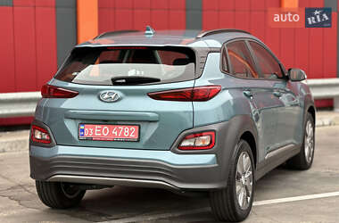 Внедорожник / Кроссовер Hyundai Kona Electric 2021 в 