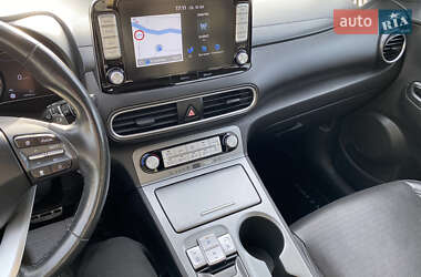Позашляховик / Кросовер Hyundai Kona Electric 2019 в 