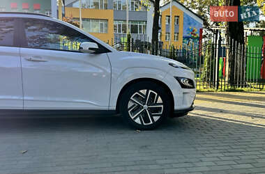 Внедорожник / Кроссовер Hyundai Kona Electric 2020 в 