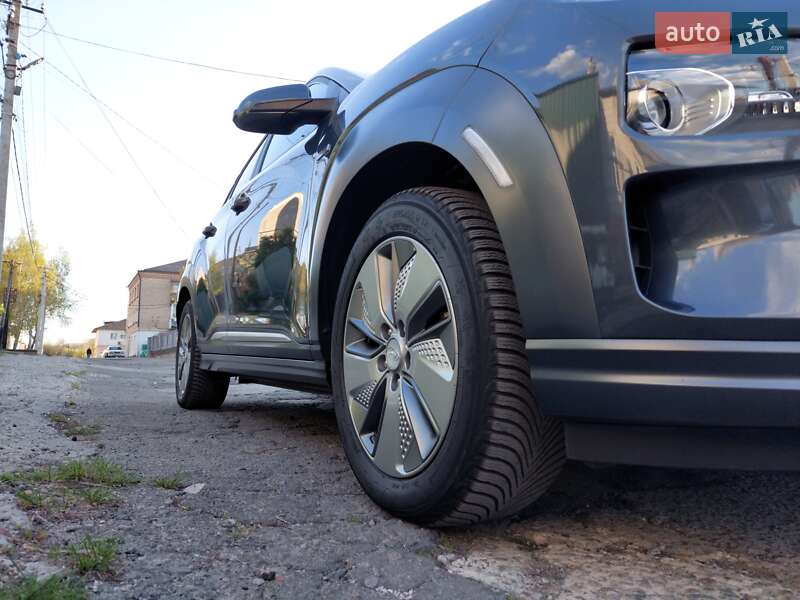 Внедорожник / Кроссовер Hyundai Kona Electric 2019 в Первомайске