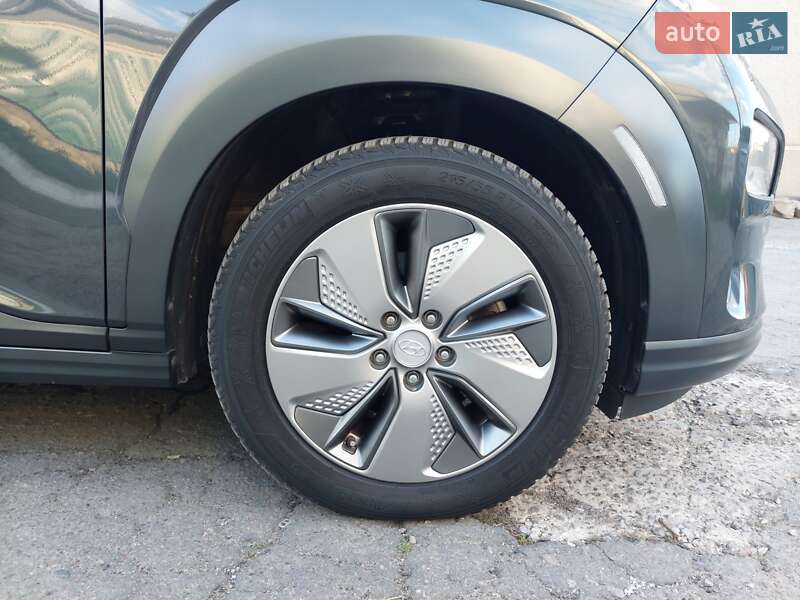 Внедорожник / Кроссовер Hyundai Kona Electric 2019 в Первомайске