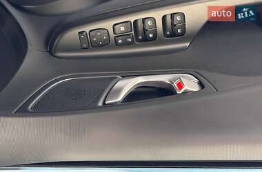 Внедорожник / Кроссовер Hyundai Kona Electric 2021 в 