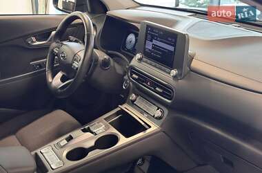 Внедорожник / Кроссовер Hyundai Kona Electric 2021 в 