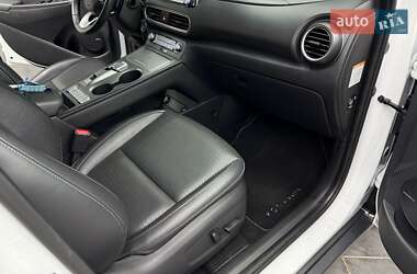 Позашляховик / Кросовер Hyundai Kona Electric 2020 в 