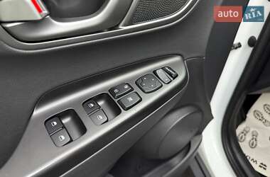 Позашляховик / Кросовер Hyundai Kona Electric 2020 в 