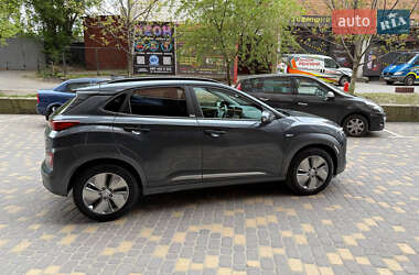 Внедорожник / Кроссовер Hyundai Kona Electric 2021 в 