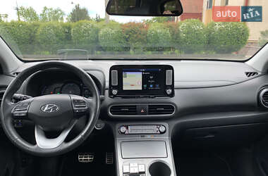 Внедорожник / Кроссовер Hyundai Kona Electric 2019 в 