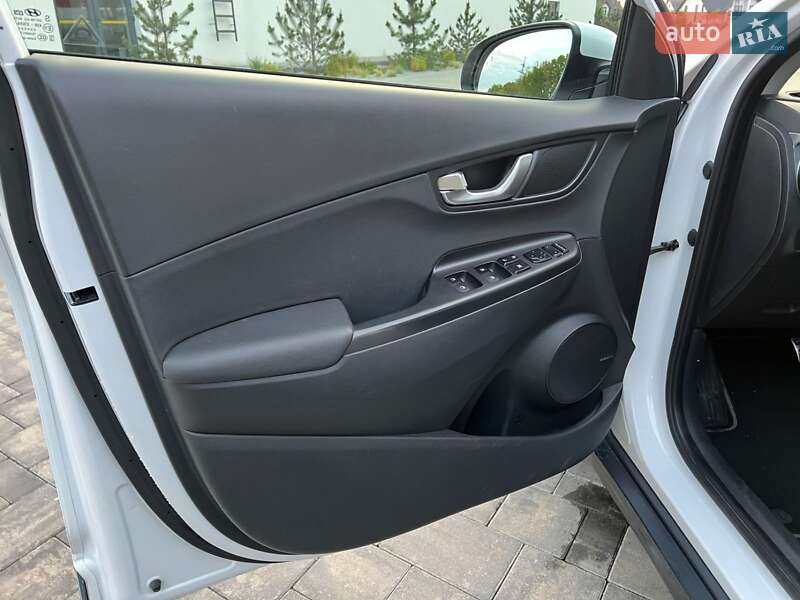 Позашляховик / Кросовер Hyundai Kona Electric 2021 в Луцьку